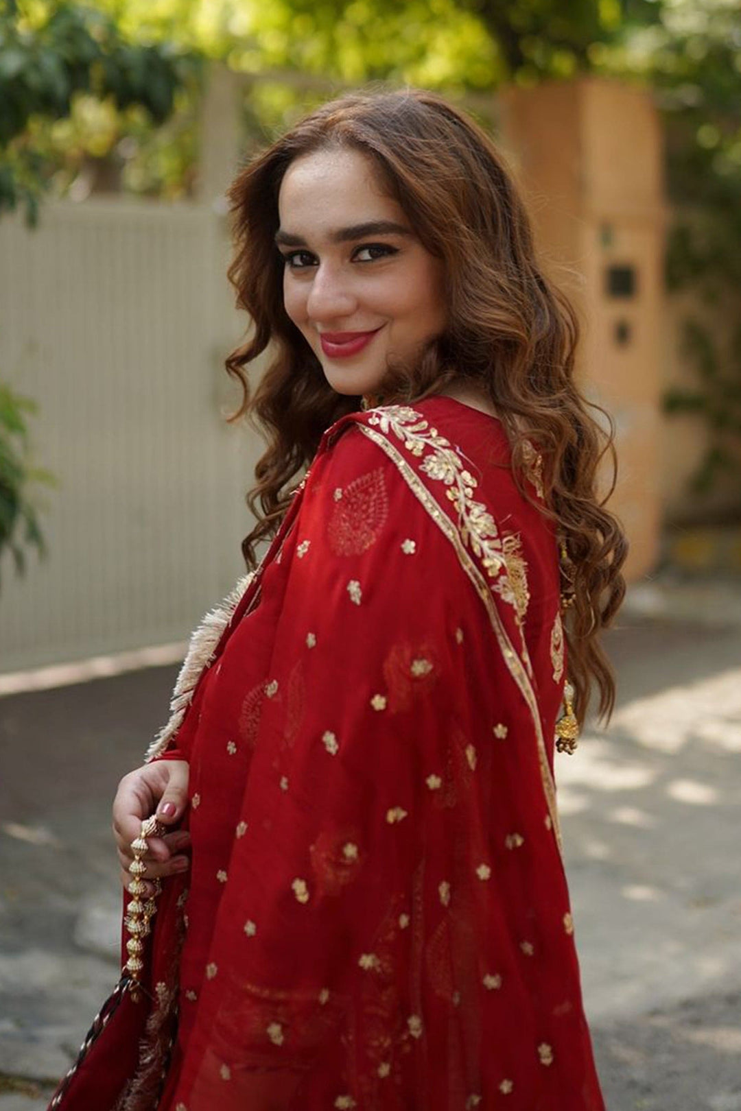 Laal - Mahira