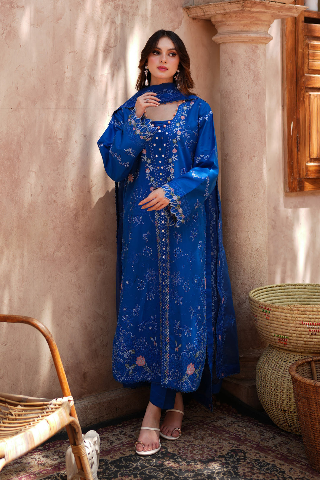 Latest Stylish Ladies Dress Designs in Pakistan | New & Trendy Fashion 2025 Peraan Latest Stylish Ladies Dress Designs in Pakistan | New & Trendy Fashion 2025 Peraan