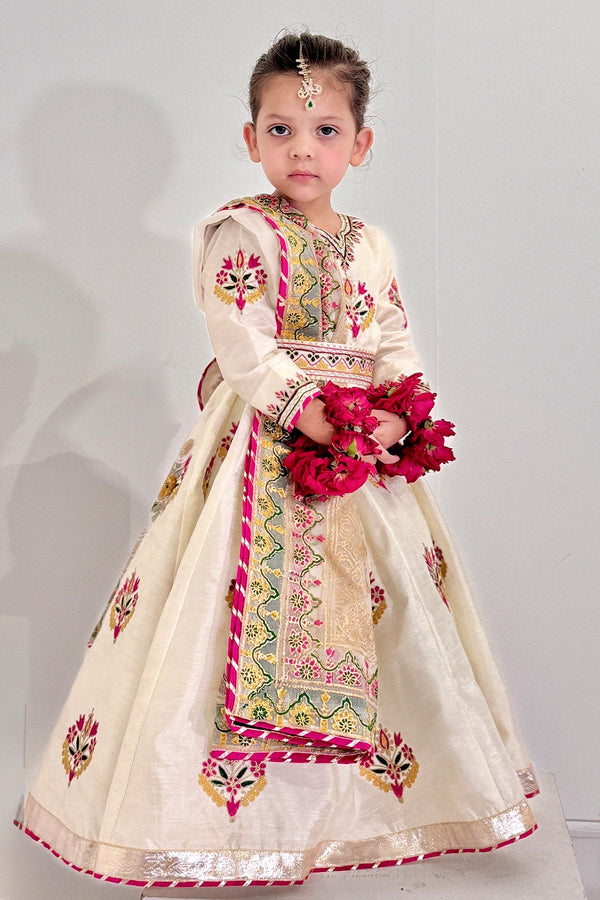 Mini Noori